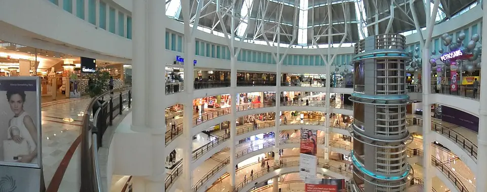 pic of a shopping mall